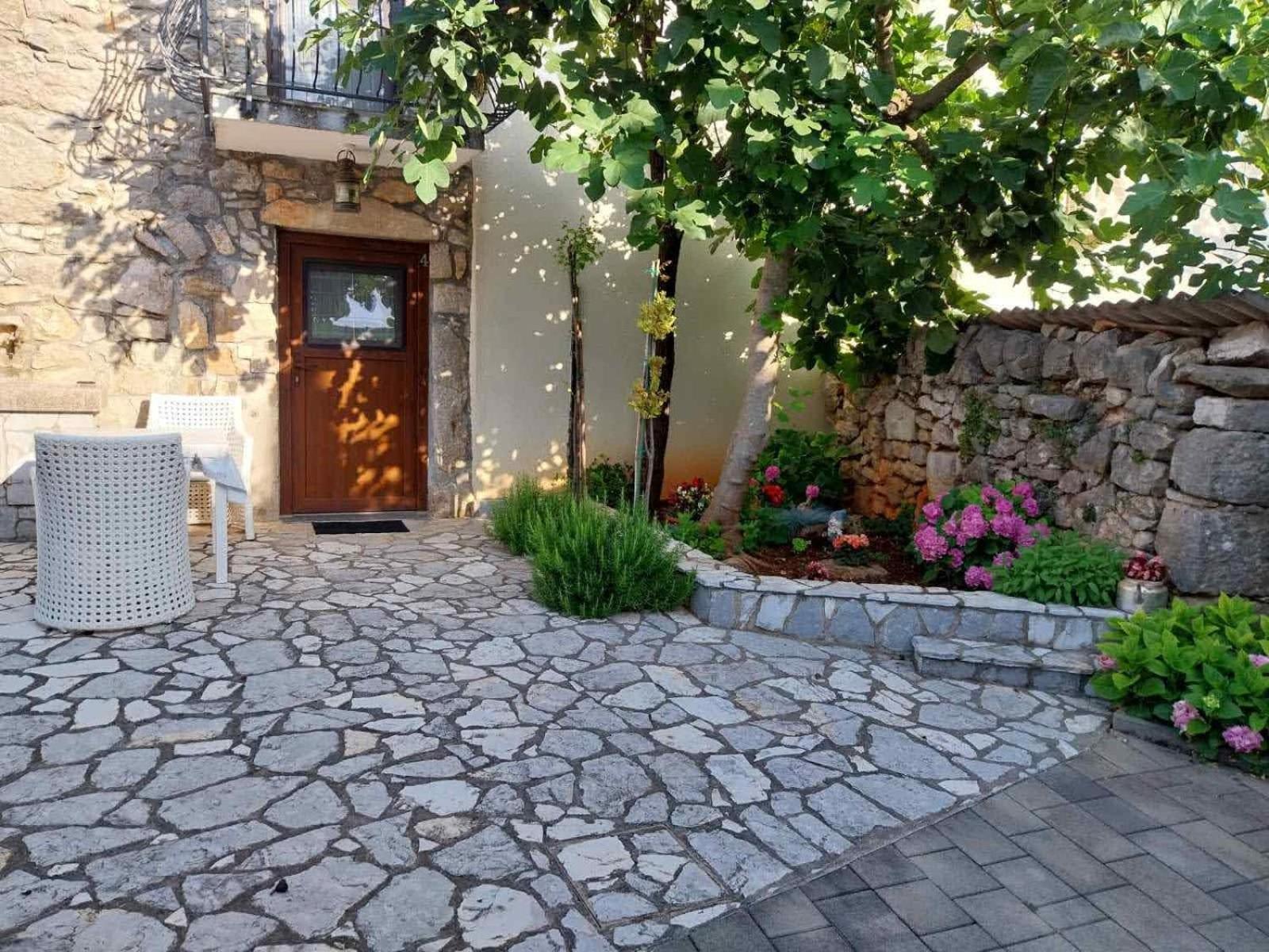 Apartments Nella Sveti Anton  Екстериор снимка