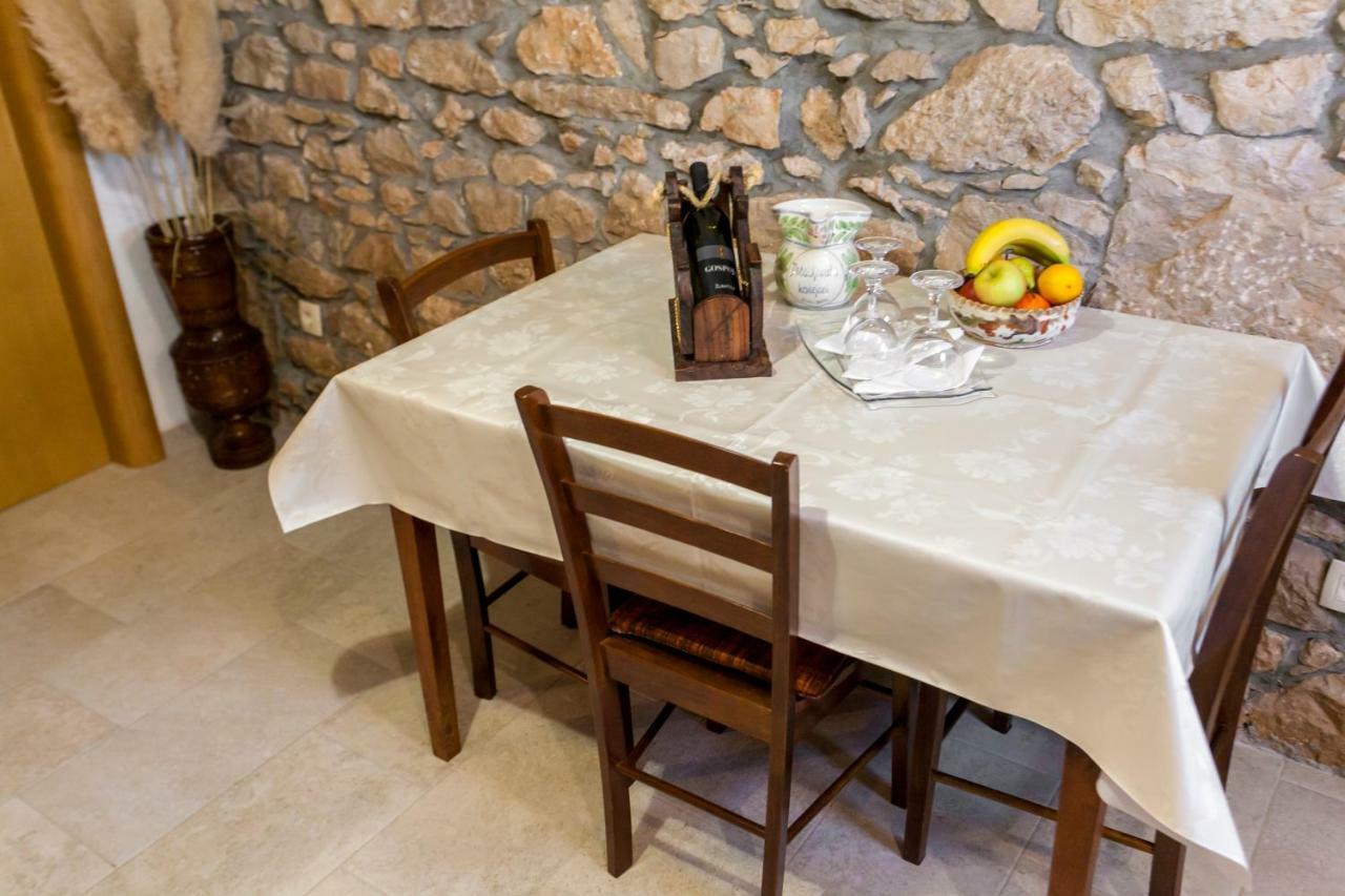Apartments Nella Sveti Anton  Екстериор снимка