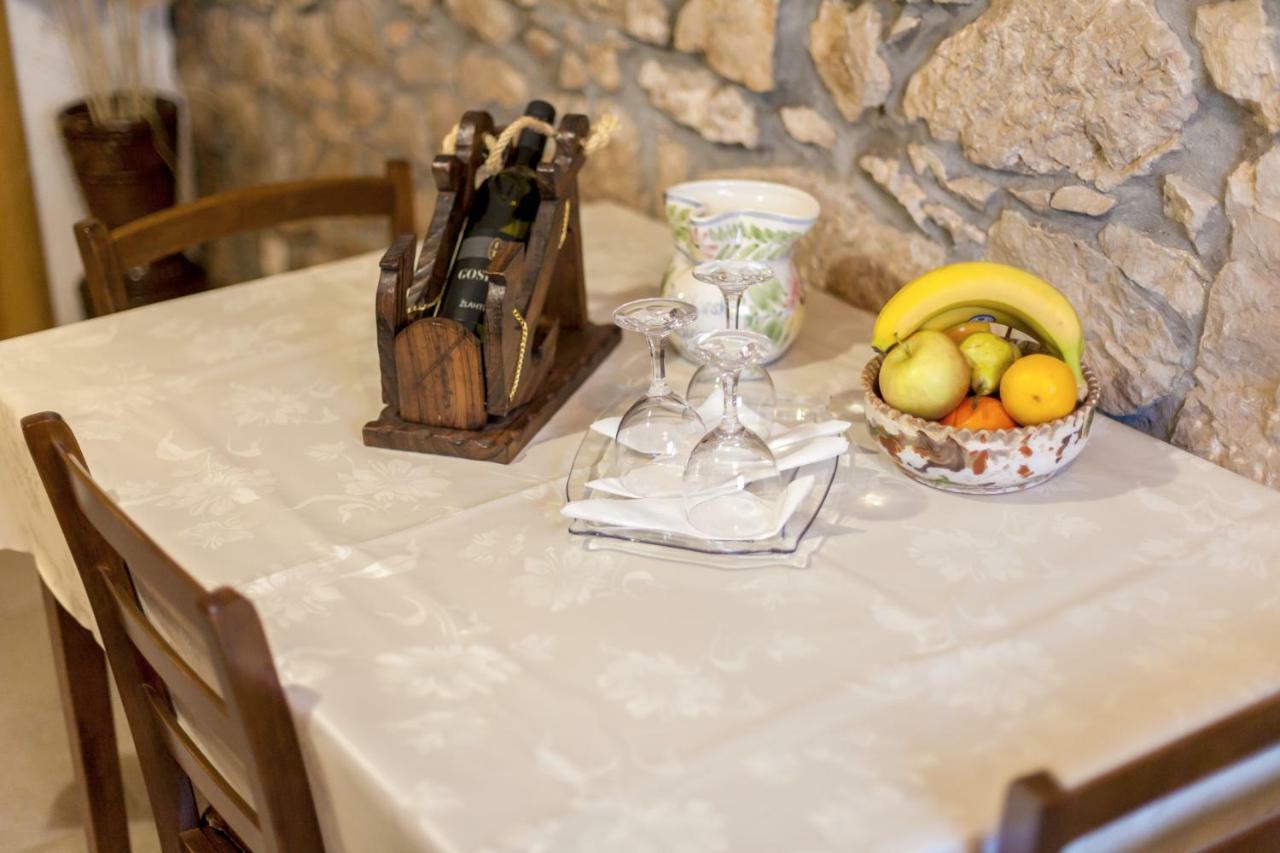 Apartments Nella Sveti Anton  Екстериор снимка